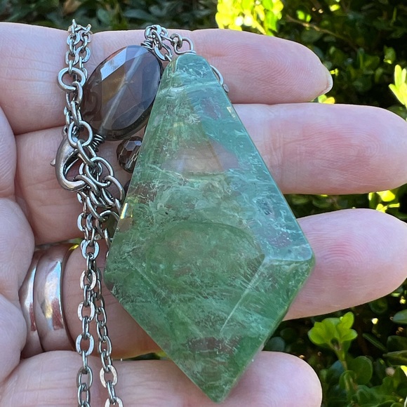 VINTAGE GREEN SEAWEED / MOSS GLASS LARGE STATEMENT NECKLACE  display picture 3